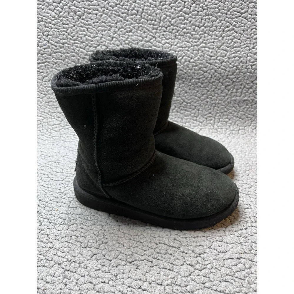 UGG Classic Short II Boots Big Girls Size 3 Greenish Black Color